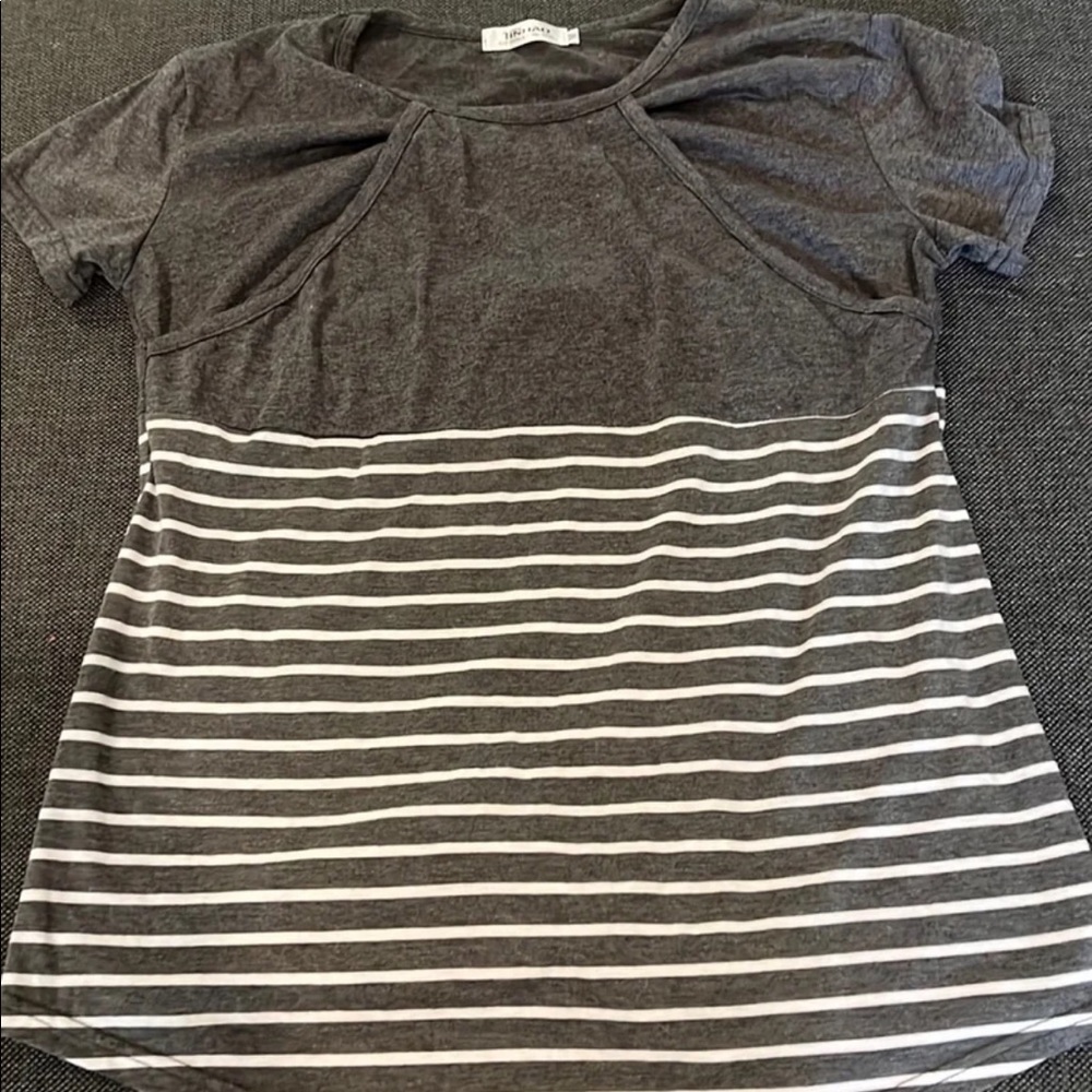 Tinhao size M nursing tee.